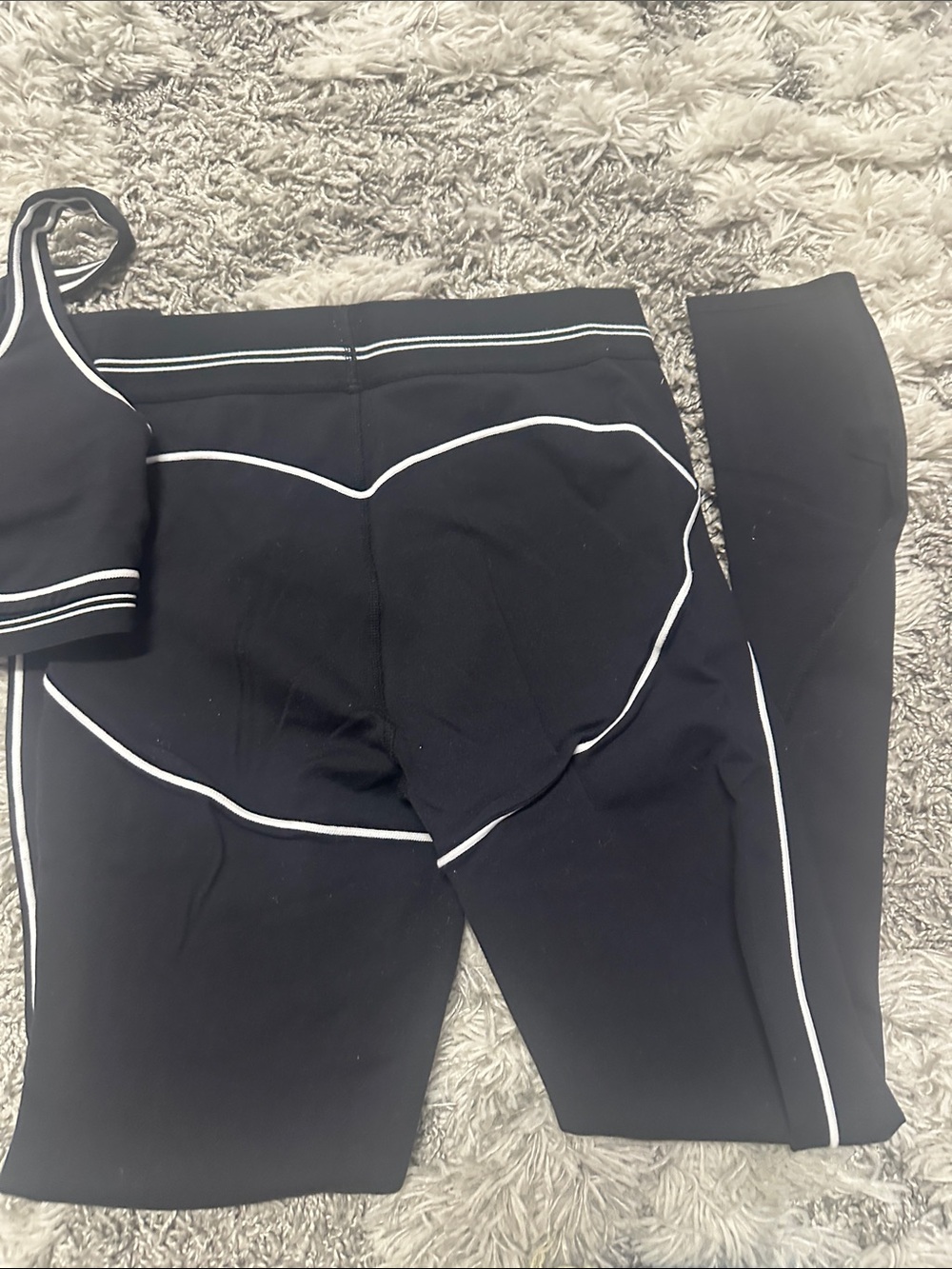 ALO SET Airbrush Heart Throb Bra & Leggings - Black/White - Picture 3 of 7
